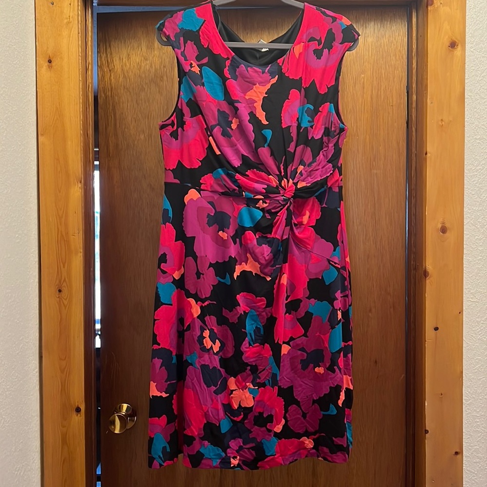 NEW WITH TAGS Dana Buchanan dress with twist detail